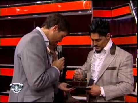 Showmatch 2010 - Ricardo le regaló un anillo a Erika
