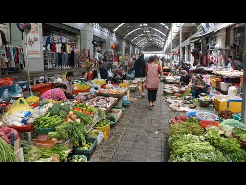 Walk Around Boeng Trabek Plaza Market - Morning Daily Lifestyle of Vendor Selling Food in Town