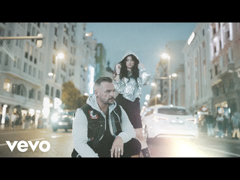 Esperando El Meteorito (con Luna)