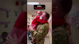 Military dad surprises his daughters 🥺