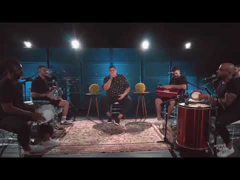 Menos é Mais - Convite de casamento / Ela é demais / Dormi na praça / Evidências