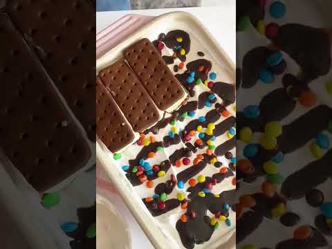 4 INGREDIENT ICE CREAM SANDWICH BIRTHDAY CAKE #bakinghack #icecream #easydessert #easyrecipe