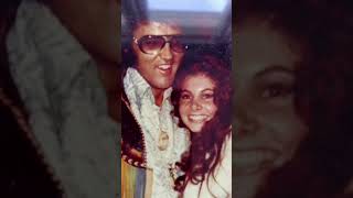 Elvis❤️With Some Lucky Fans❤️Just A Little Bit Of Green☺️⚡⚡