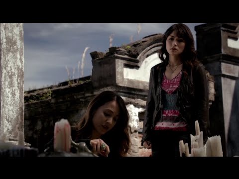 Sophie Deveraux - Can't Fight The Moonlight