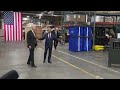 📌El presidente Biden hace un tour en las instalaciones de IBM