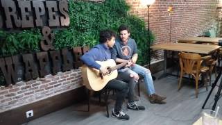 Taburete interpreta en acústico Dr. Charas