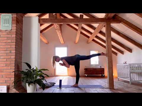 Yoga Flow Halbmond mit Karin