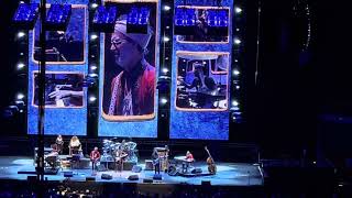 Eric Clapton zakończył koncert po ataku na scenie