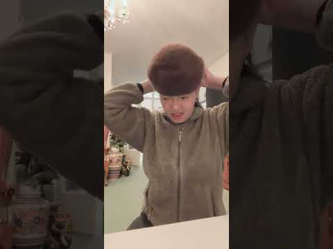 Where Are Mother Corla Going? Wearing a Hat Like This in the Cold