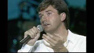 Daniel O&#39;Donnell - Medals For Mothers [Live at the Whitehall Theatre, Dundee, Scotland, 1990]