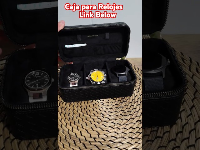 Vídeo relacionado con SONGMICS Caja de Relojes con 12 Compartimentos, San Valentin, Estuche de Relojes con Tapa de Cristal, Cojín Extraíble, Cierre Metálico, Idea de Regalo, Cuero Sintético Negro y Forro Negro JWB12B