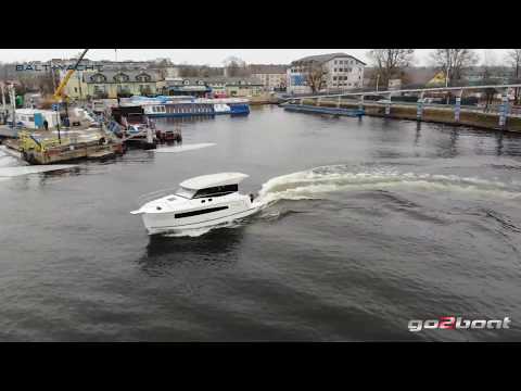 Balt 918 Tytan - pół-ślizgowy jacht motorowy  (Port Żeglugi Augustów)