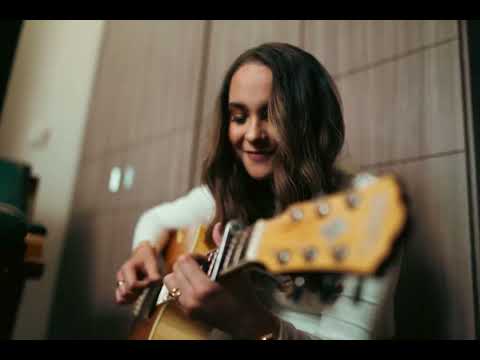 Laura Stangl - This is me (Official Video)
