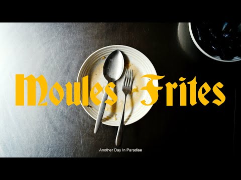 Moules Frites (mussels with fries/chips)