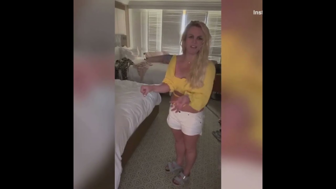 Britney Spears gets a tattoo on her arm during trip to Hawaii