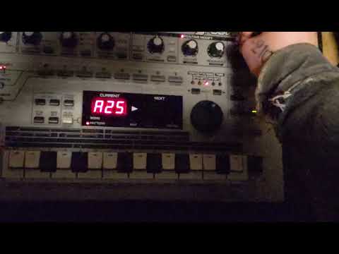 Roland MC303 powering on + functions