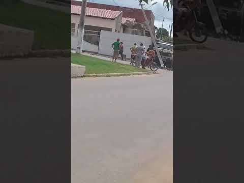 🚨 Caminhão perde o controle e colide com poste em Carnaubais