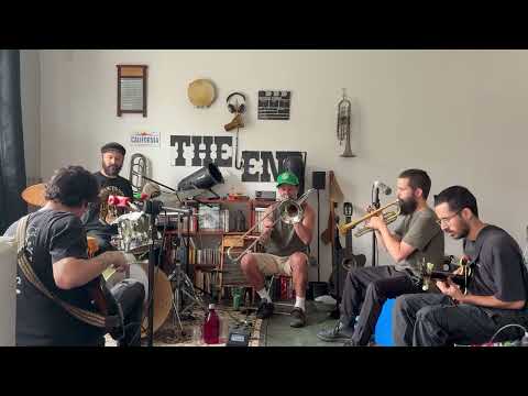 Folhas da praça - MONOCLUB ao vivo @lastro