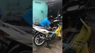 Download lagu #shorts Gadis Cantik Cuci Motor mp3