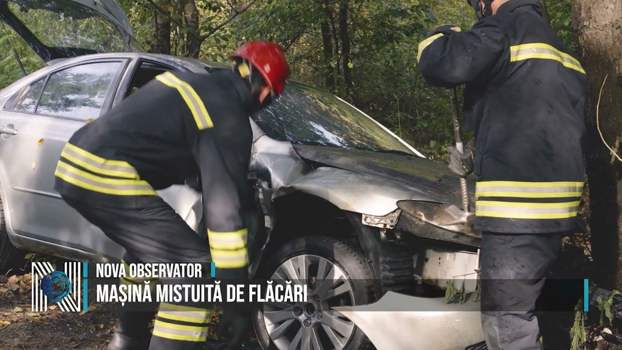 Mașină mistuită de flăcări
