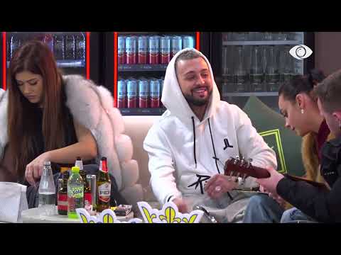 Egli dhe Gjesti krijojnë tekst kënge së bashku, teksa Tiri i shoqëron me kitarë