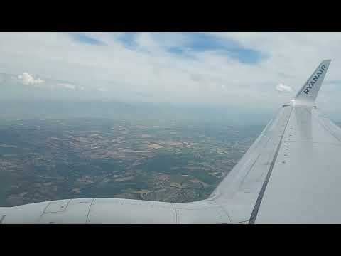 Aterrissando no aeroporto de Perugia (LIRZ) em um Boeing 737-800 da Ryanair