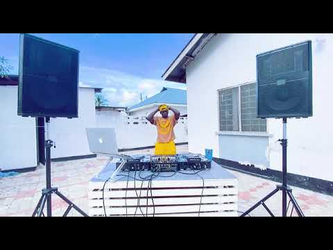 Angalia vibe la dj Ally B kwenye mixer utapenda