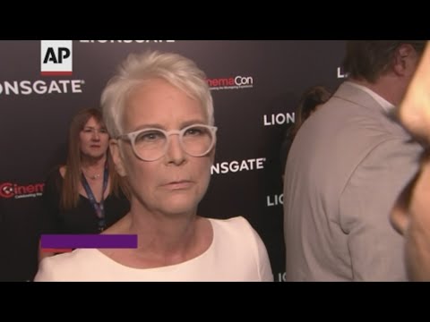 Jamie Lee Curtis discusses potential Democratic presidential candidates and says Joe Biden would be more likely to get her vote if he were to privately apologize to Anita Hill. (April 5)