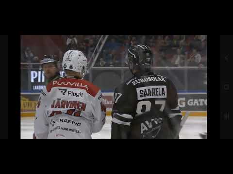 Veli-Matti Savinaisella pimenee ja hyökkää vastustajan kimppuun | Ulos tappelusta