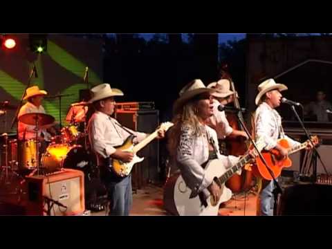 Vicki Lee, Billy Higginson and Outback