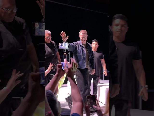 Vídeo relacionado con HWC Trading Joseph Quinn Stranger Things Eddie Munson Los Regalos Imprimieron La Imagen Firmada Del Autógrafo Para Los Fans De La Demostración De Serie De Televisión - A4 Solo Impresión (ID-005197)