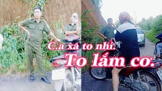 Từ bao giờ, C.a xã chức to thế.