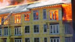Смотреть онлайн Пожарники спасли мужчину из горящего здания