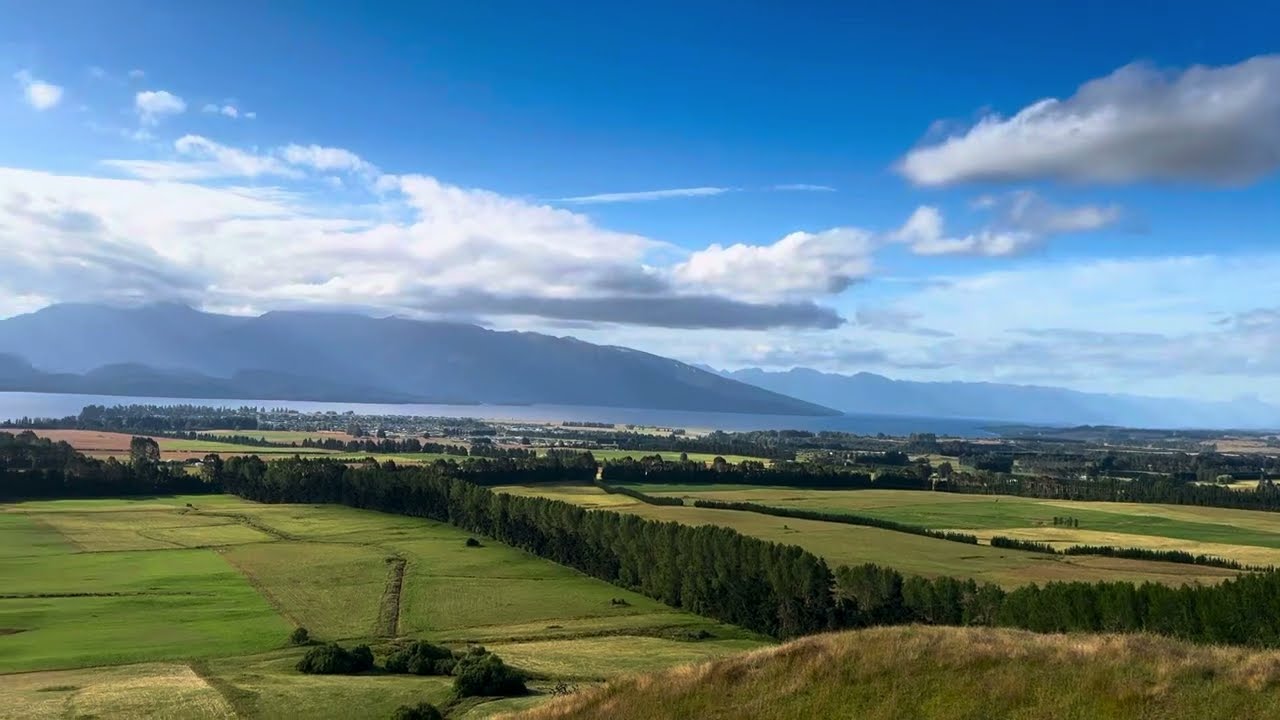 Experience captivating panoramic vistas from Lions Point Lookout.
