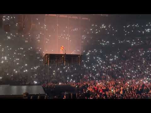 Lonely - Justin Bieber (LIVE) Montreal, Qc (March 29,2022)