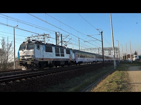 EP09-018 20 Lat PKP Intercity z IC 5602 Heweliusz do Wrocławia mija na biegu stację Żmigród.