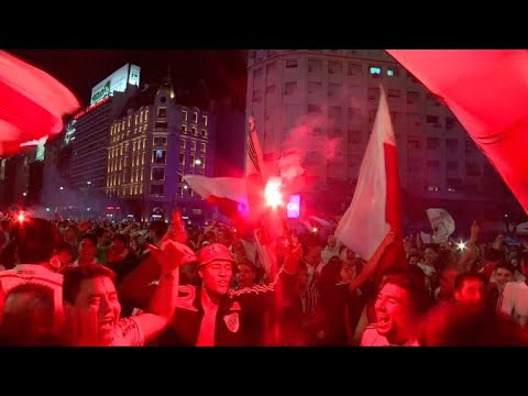 Weiß-Rote Partynacht nach River-Triumph - erneut fliegen Steine
