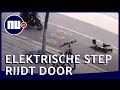 Jongetje wordt door elektrische step op drukke weg gesleept | NU.nl