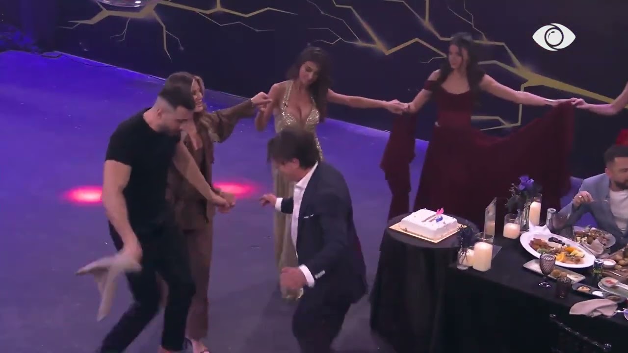 Jozi dhe Laerti “djegin skenën”, këngë dhe valle nën ritmet e muzikës popullore