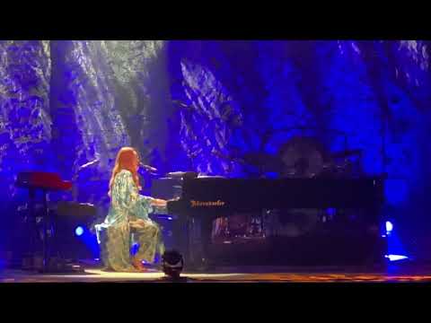 Tori Amos, Etienne - 26/05/22 Ann Arbor, Michigan