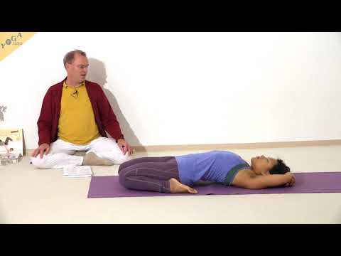 EntspannungsstellungnachSuptaVajrasanazwischen denFersen mitUnterarmenhinterdemKopf-YogaAsanaLexikon