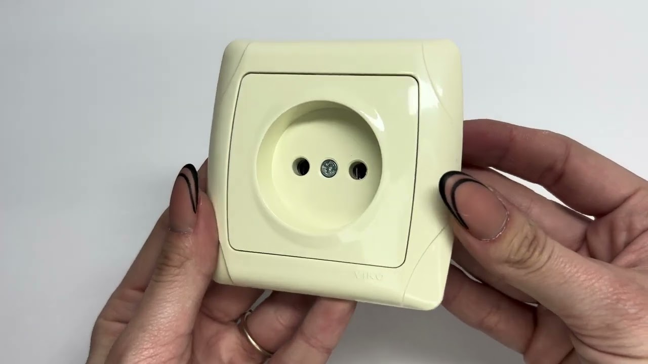 Розетка одинарная б/з VIKO Carmen крем 90562007