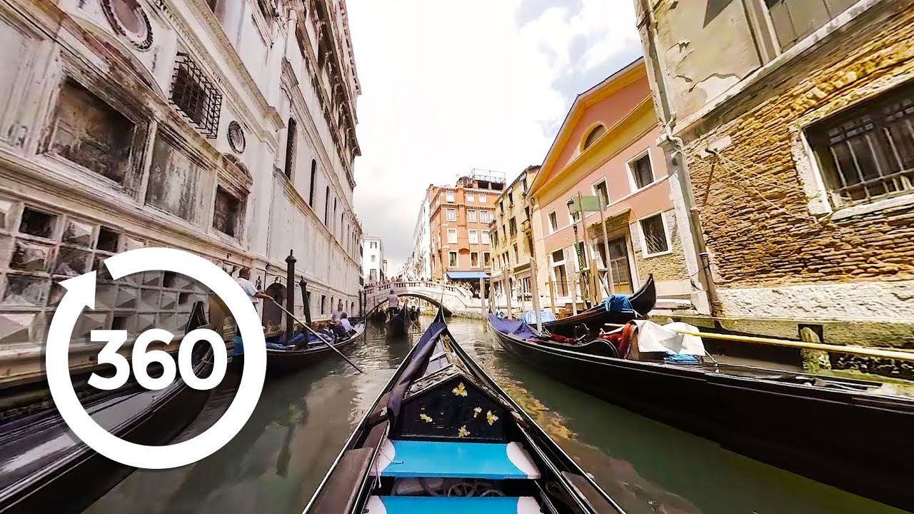 Take a 360° VR Gondola Ride In Venice! 🚣 (360 Video)