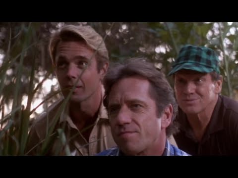 The Dukes of Hazzard: Reunion ! 1997 | The boys go to town and watch for Daisy's kidnappers |