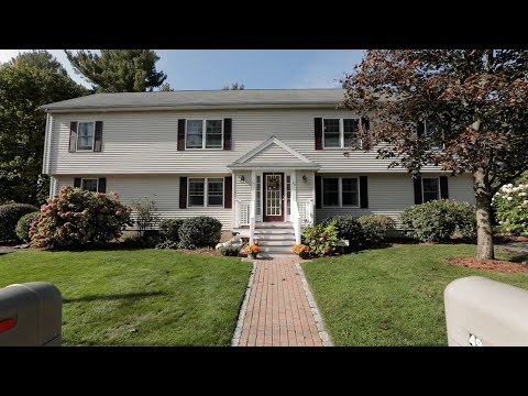 49 Neillian Street, Bedford MA - Spacious and Traditional Townhouse