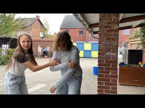 2526 Promofilmpje zakdoekenverkoop Alanis, Thor, Ewoud en Febe