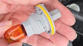 GMC Sierra 2017 Turn Signal Bulb Replacement - Hack