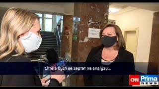 Ministryně Schillerová utekla před otázkami CNN Prima NEWS v angličtině