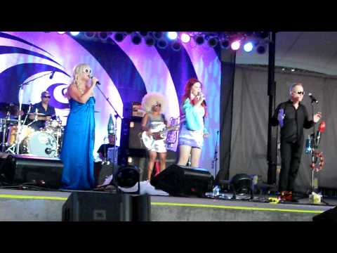 The B-52's "Dead Beat Club" Live!