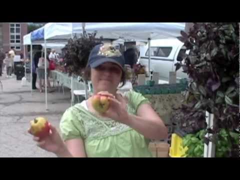 A short walk from downtown Evanston and the Farmers Market A short walk from downtown Evanston and the Farmers Market